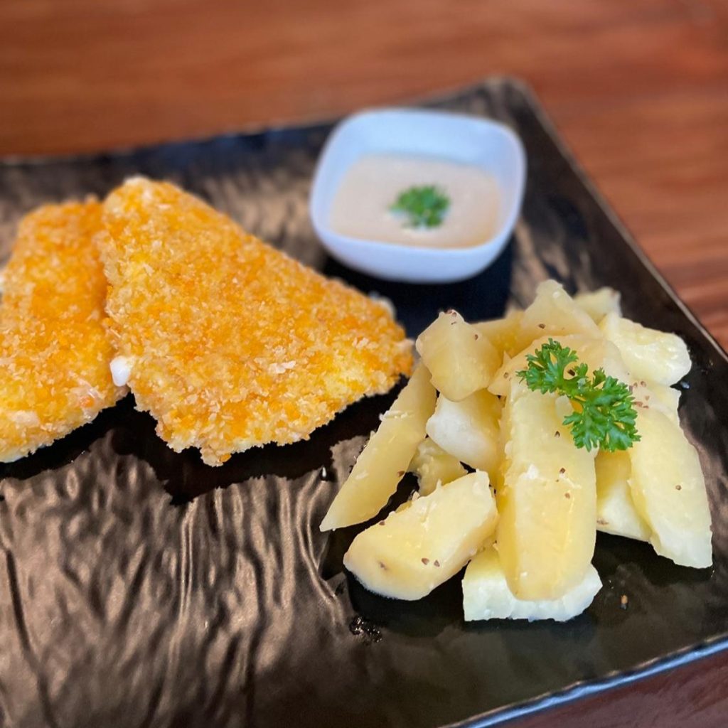 Fried Mozzarella Cheese with Tartare Sauce